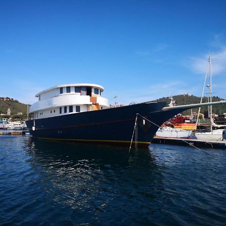 Classic Yacht Yanika Yachting Watersport Ets Villaputzu Kültér fotó