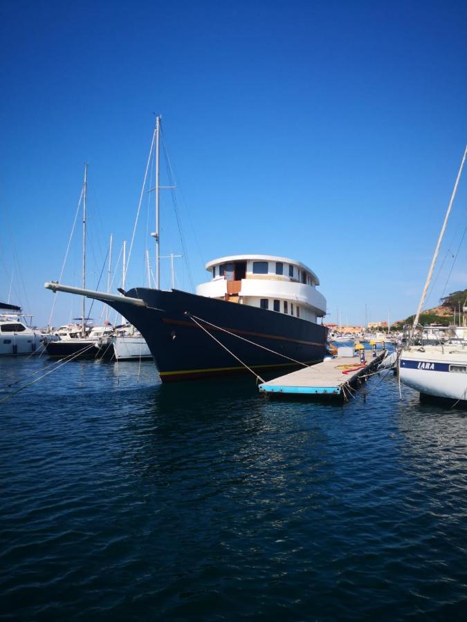 Classic Yacht Yanika Yachting Watersport Ets Villaputzu Kültér fotó